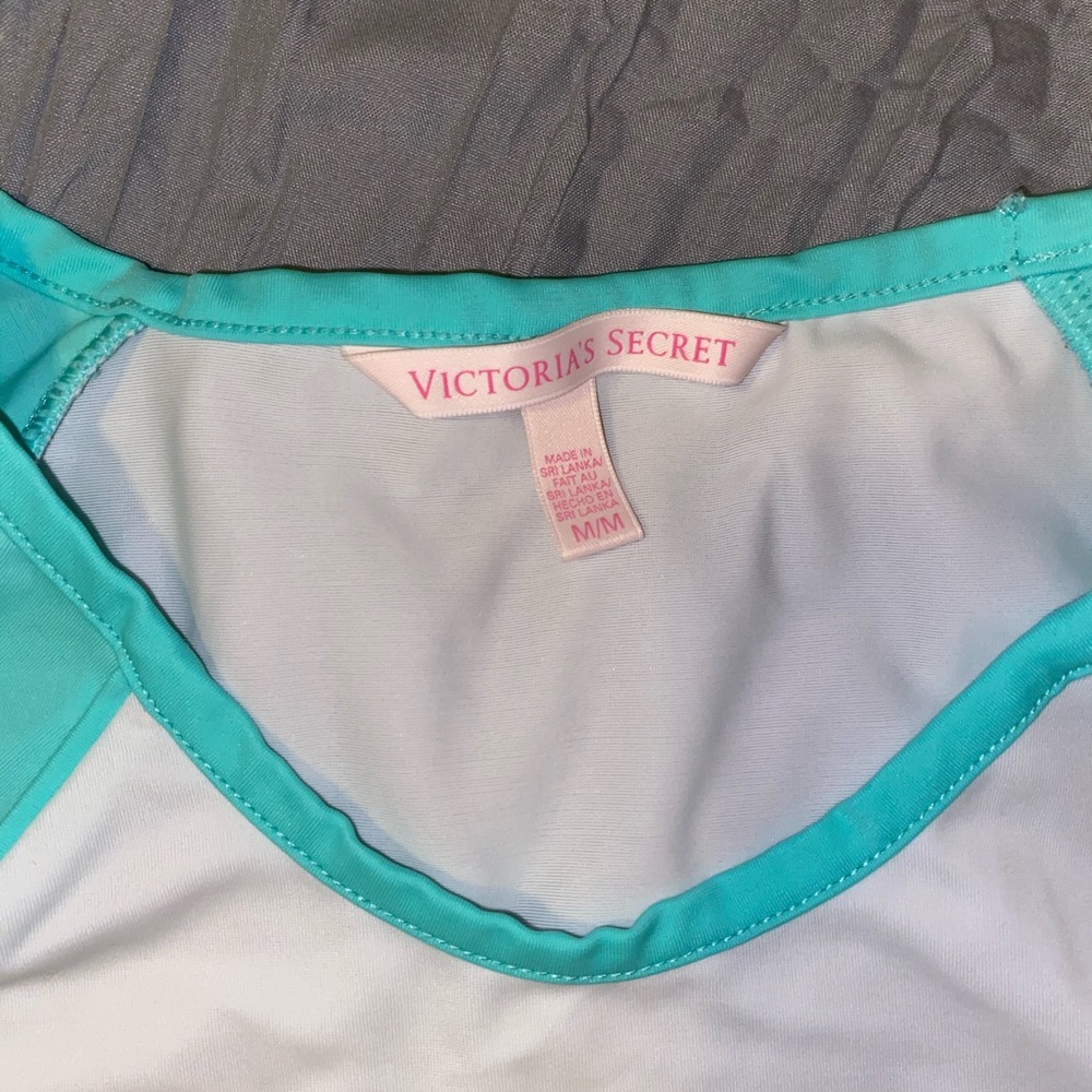 Victoria’s Secret Cropped Rash Guard - Picture 2 of 2